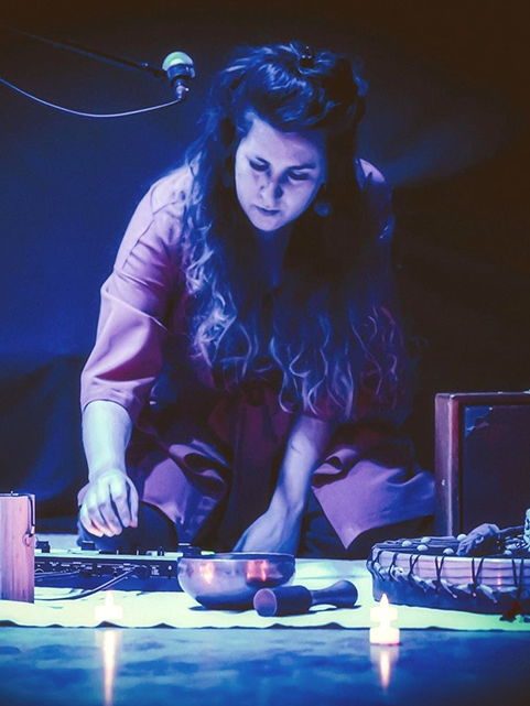 Live-Musik und Performance öffnen einen Raum jenseits der Worte – für Ausdruck, Transformation und neue Perspektiven.